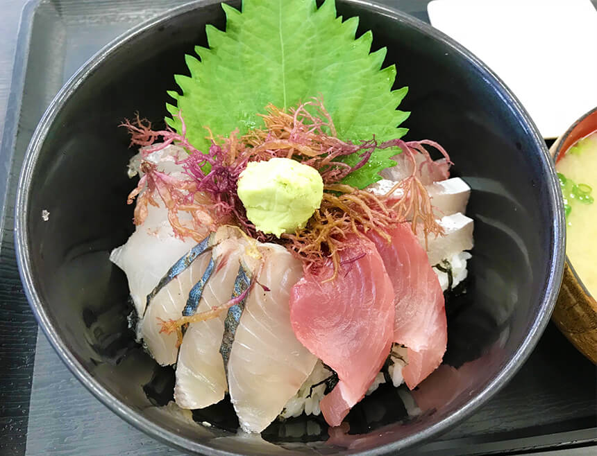 写真：志摩の海鮮丼屋の海鮮丼