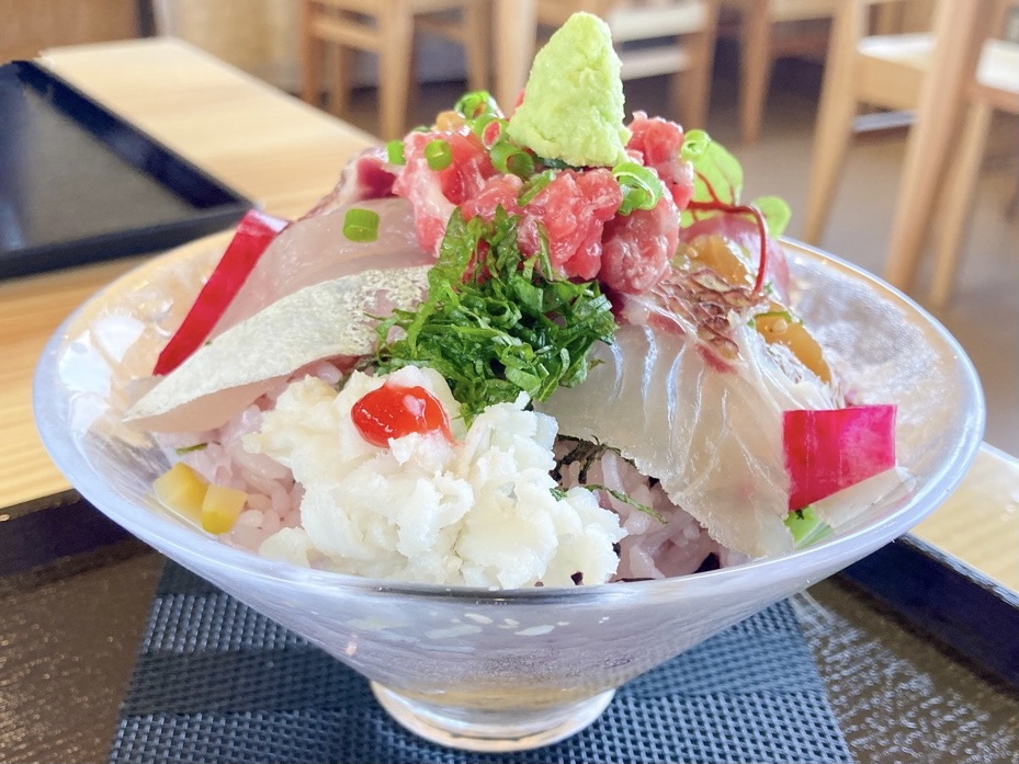 写真：旬菜旬魚ふくふくの海鮮丼