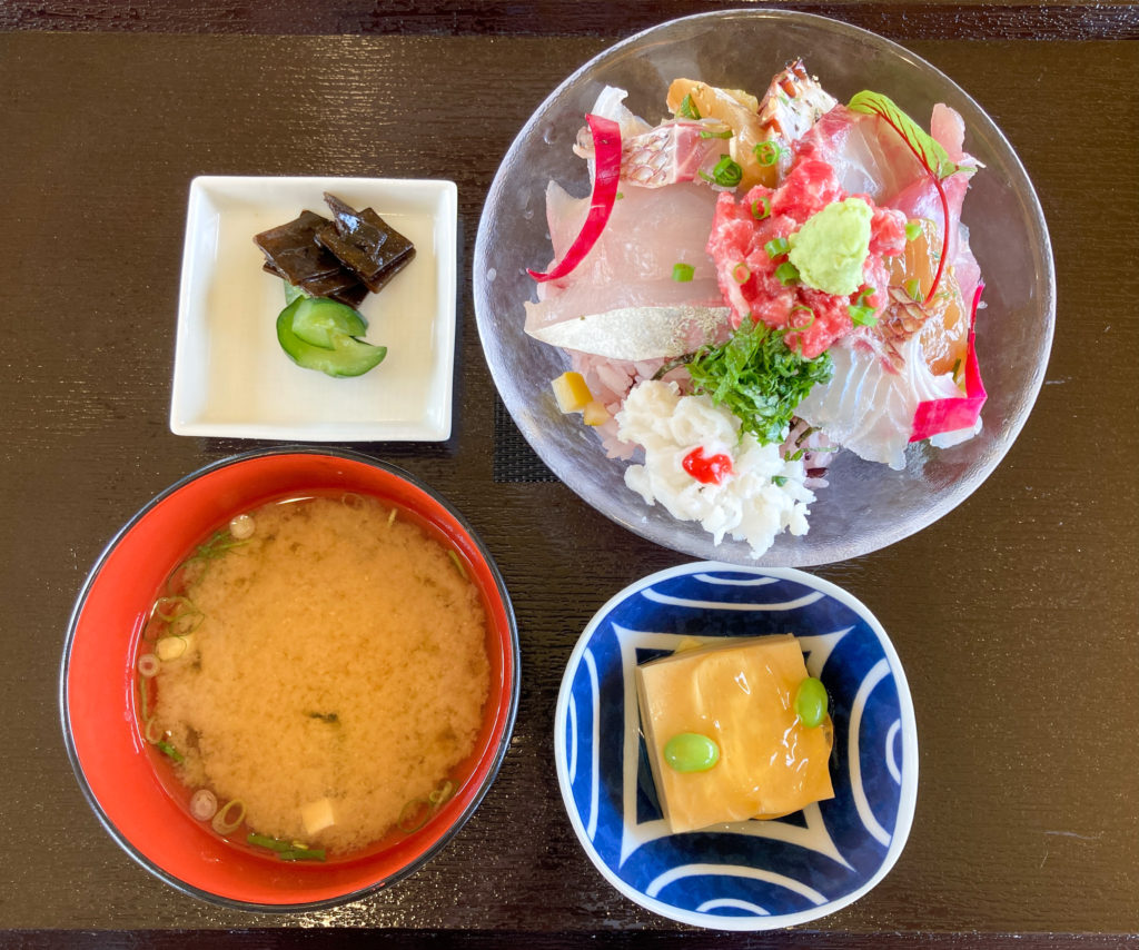 写真：旬菜旬魚ふくふくの海鮮丼