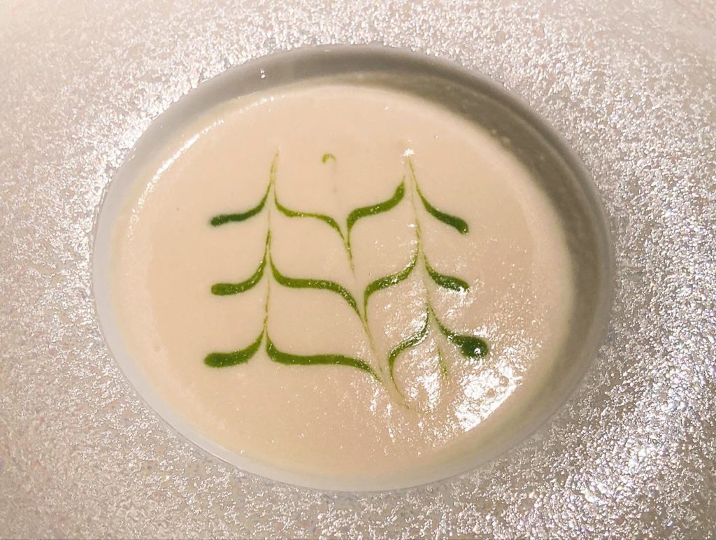 写真：カステリアンルームの蕪のスープ